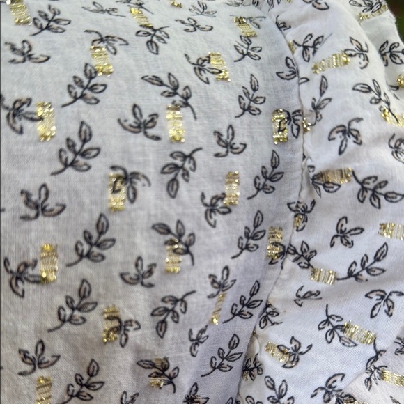 Old Navy XXL Tall Smocked Woman’s Top,Cream & Gold Shimmer Thread. 97% cotton. - Picture 8 of 11